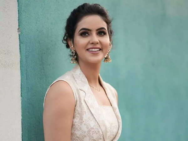 Chaitra Reddy Wallpapers