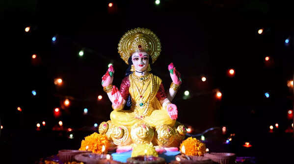 Coin tossing and Maa Lakshmi