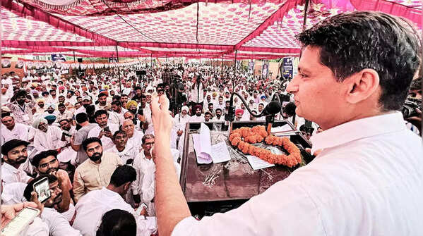 <strong>Deepender Hooda speaks to supporters in Sirsa for Kalanwali candidate</strong>