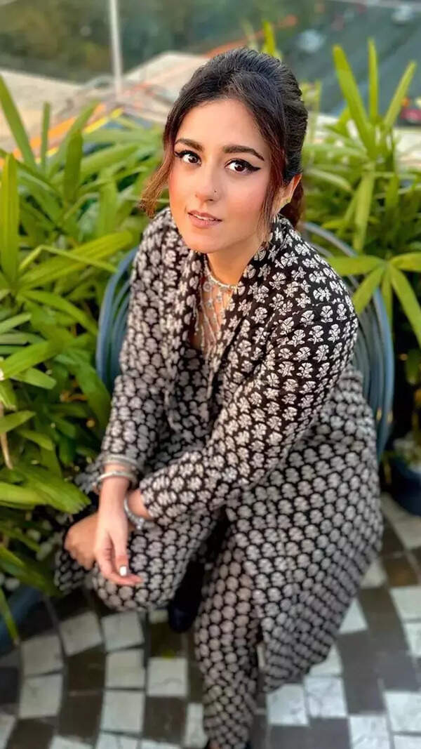 Riddhi Dogra Photos