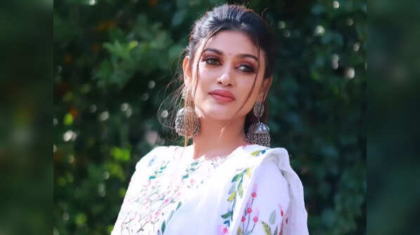 Oviya Helen’s emotional exit