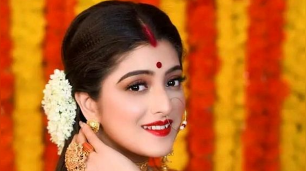 The traditional red lips