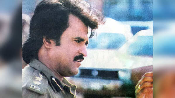 'Kodi Parakuthu'