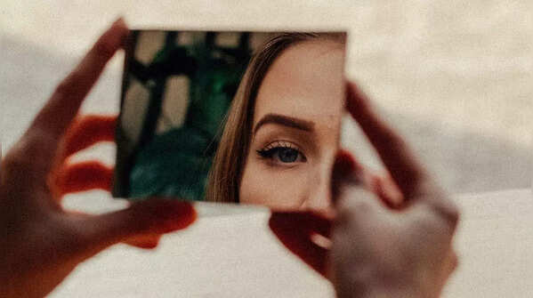 Other reasons to avoid facing mirrors
