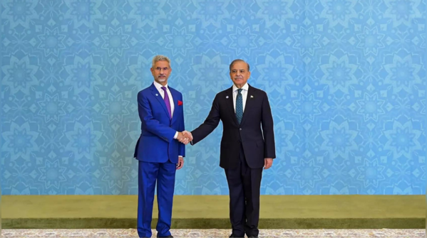 EAM Jaishankar and Pakistan PM Shehbaz Sharif shake hands at SCO summit