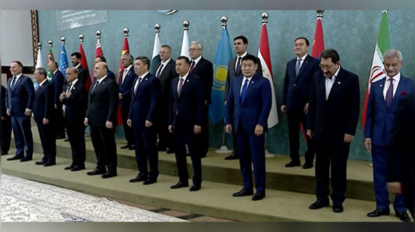 Jaishankar pose for SCO family photo