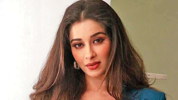 Nyra-Banerjee-Biography-Height-Age-TV-Serials-Husband-Family-Salary-Net-Worth-Awards-Photos-Facts-More.