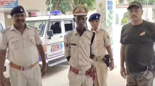 18-year-old in Bihar fakes IPS officer story