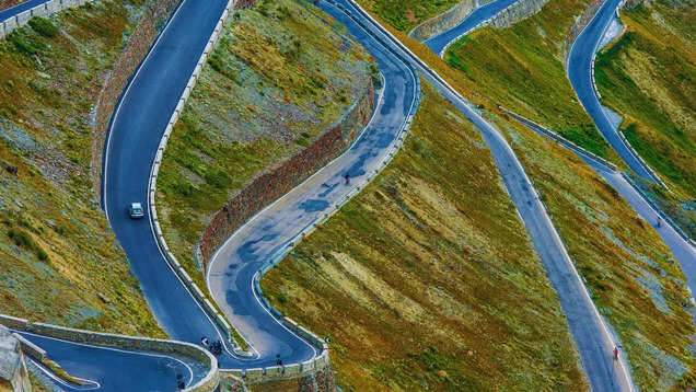 World’s 5 most scenic roads that will take your breath away