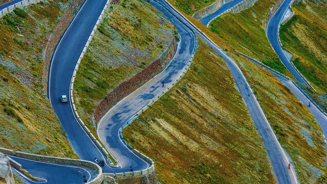 World’s 5 most scenic roads that will take your breath away World’s 5 most scenic roads that will take your breath away