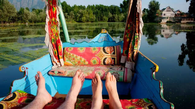 Kashmir hosts all-women boat race on Dal Lake for the first time