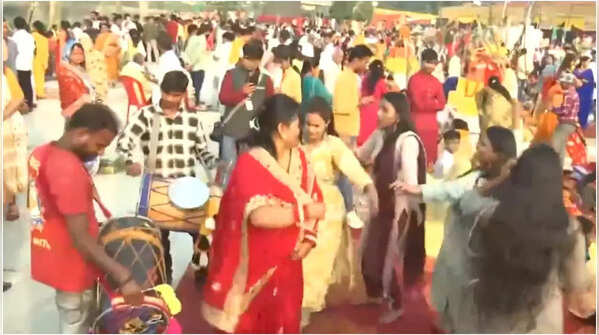 People expressing happiness on 'Mahaparv'