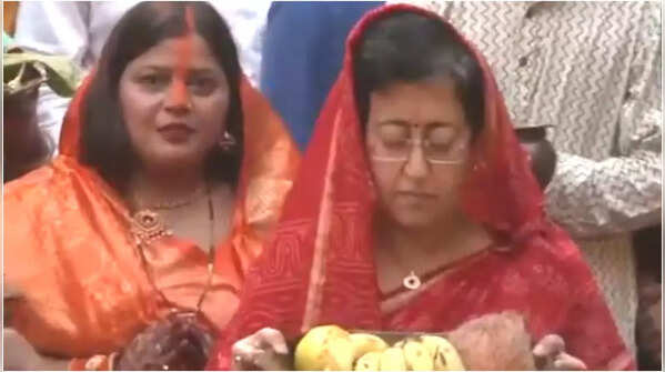 Delhi chief minister Atishi offers 'Arghya'