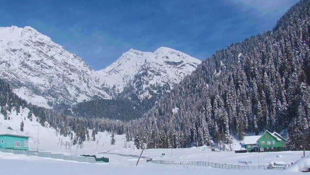 How to plan your first skiing trip in Gulmarg