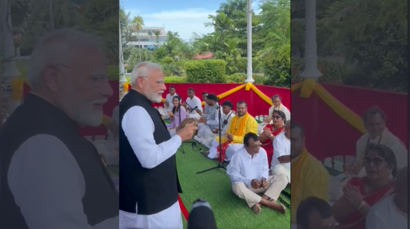 PM participates in Ram Bhajan