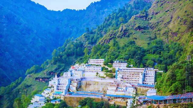 通过新开通的高速公路从德里前往金庙、Vaishno Devi