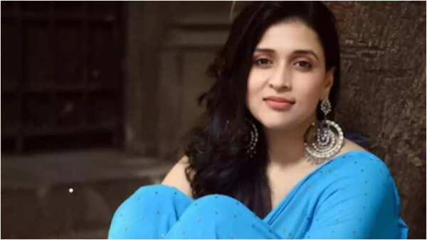 Mannara Chopra Wallpapers