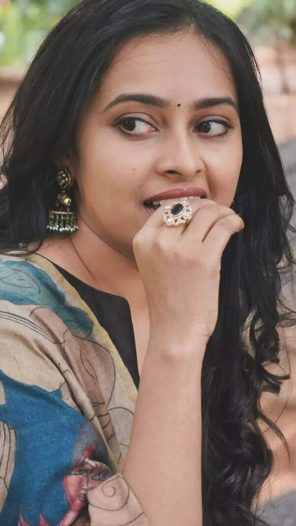 sri divya Wallpapers