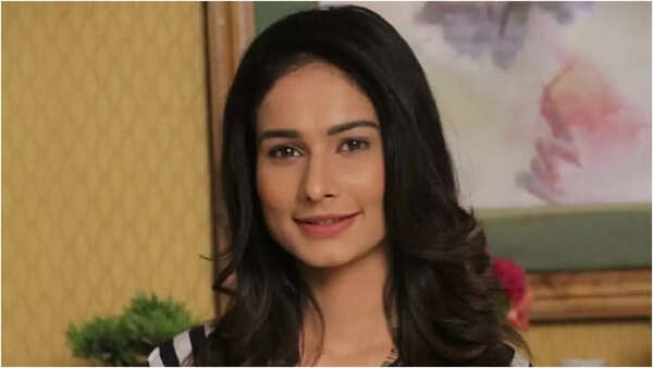 Aneri Vajani Images
