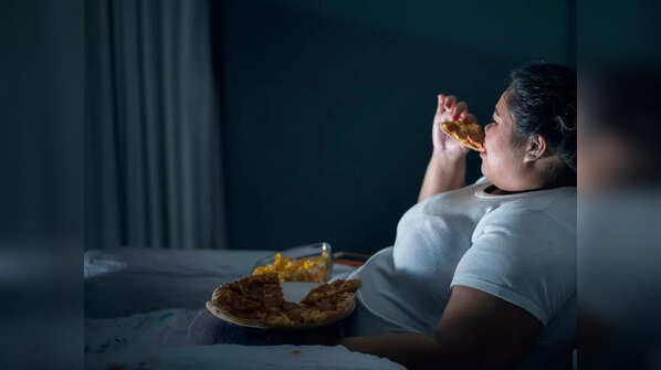 Foods you should never eat or drink before bedtime