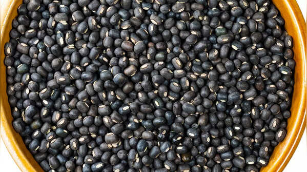 Tips to cook whole urad dal