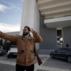 Crowds storm presidential palace
