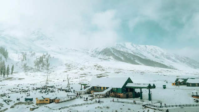 Winter travel advisory issued for Gulmarg amid harsh weather conditions