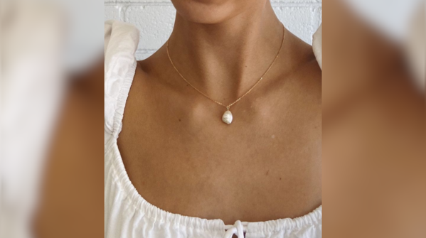 A round neckline show