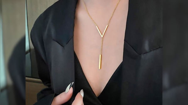 A V-neckline show