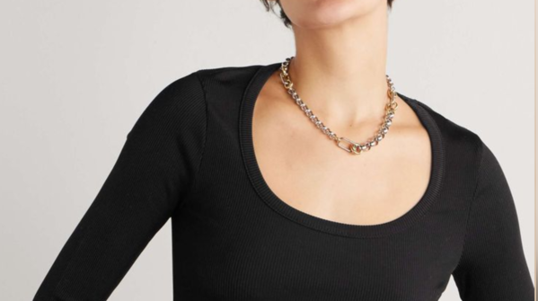 For scoop neckline