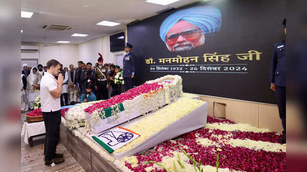 Rahul Gandhi pays tribute to former PM Manmohan Singh