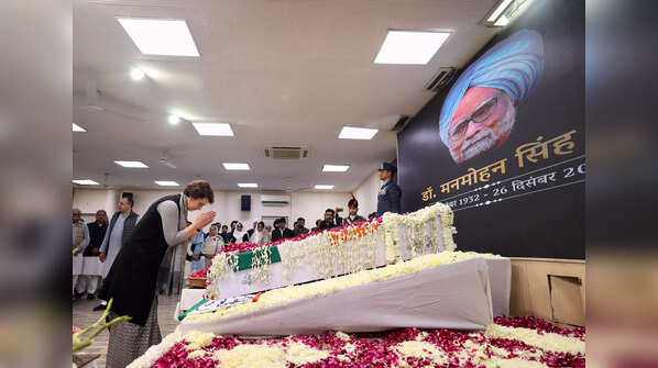 Priyanka Gandhi pays homage to former PM Manmohan Singh