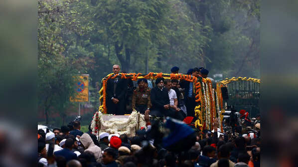 Mortal remains of former PM Manmohan Singh brought to Nigambodh Ghat for last rites with full state honours
