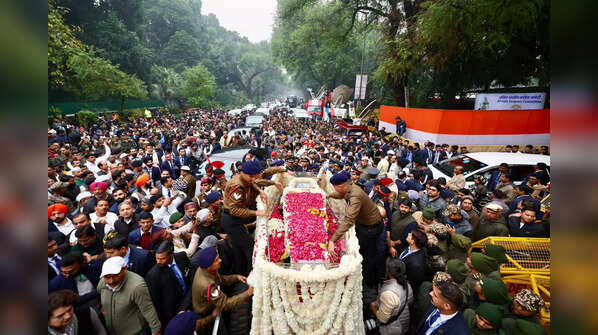 Thousands gather at AICC headquarters to pay homage to former PM Manmohan Singh