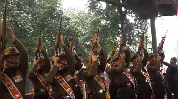 Dr Manmohan Singh receives 21-gun salute at state funeral