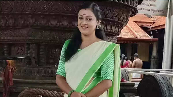 Aparna Nair Wallpapers