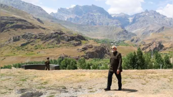 PM Modi pays tribute to Kargil War heroes on Vijay Diwas