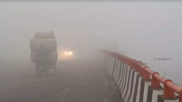 Fog disrupts Delhi travel