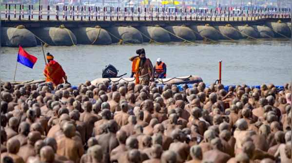 Akhada rituals and processions