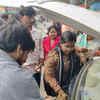 Maha Kumbh Stampede Live: Locals in Prayagraj have found a new way to serve devotees. A resident of the Suren Sarai area is distributing prasad from his personal car.