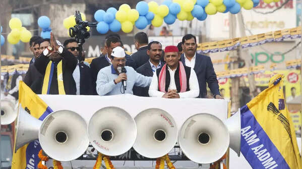 Kejriwal and Akhilesh Yadav rally for AAP