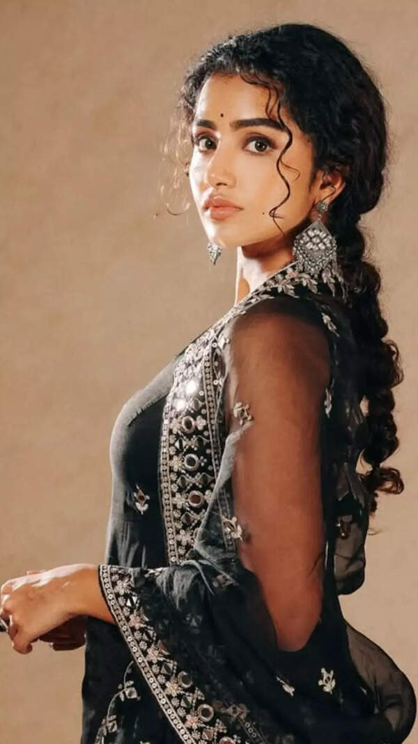 Anupama Parameswaran Wallpapers