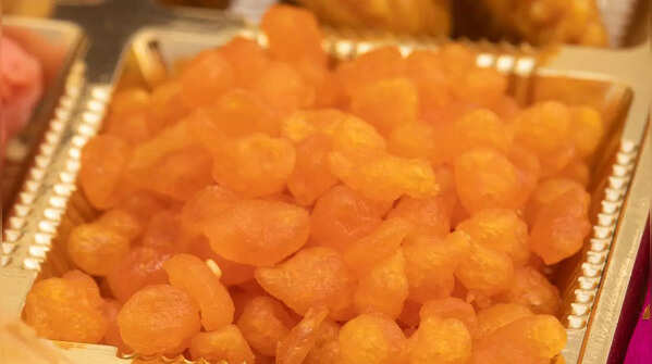 Offer Boondi for prasad