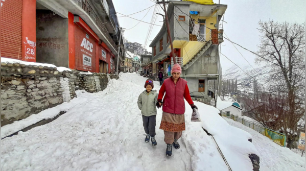Temperature drops as winter weather intensifies