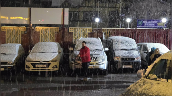 Vehicles stranded as national highway 5 closes