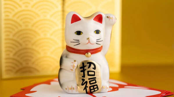 The Maneki-Neko tradition