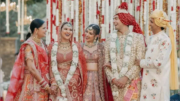 The groom’s complementary look
