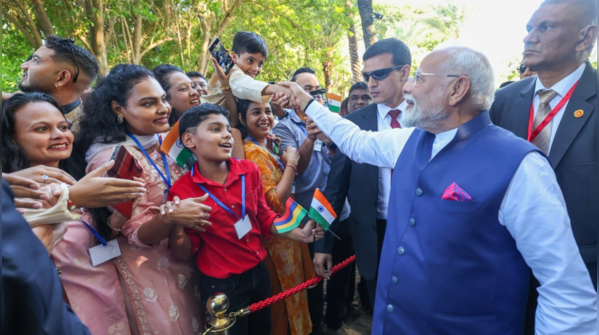 PM Modi meets Indian community in Mauritius