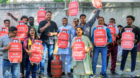 AAP stages protest at ITO