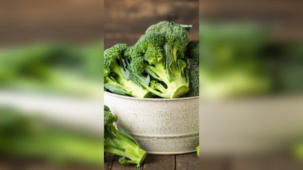 Broccoli (2.8g protein per 100g).